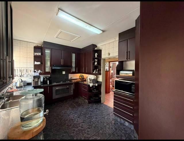 3 BEDROOM HOUSE FOR SALE IN MOUNTAIN VIEW